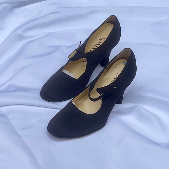 Sam & Libby Black Pumps - Picture 5 of 7